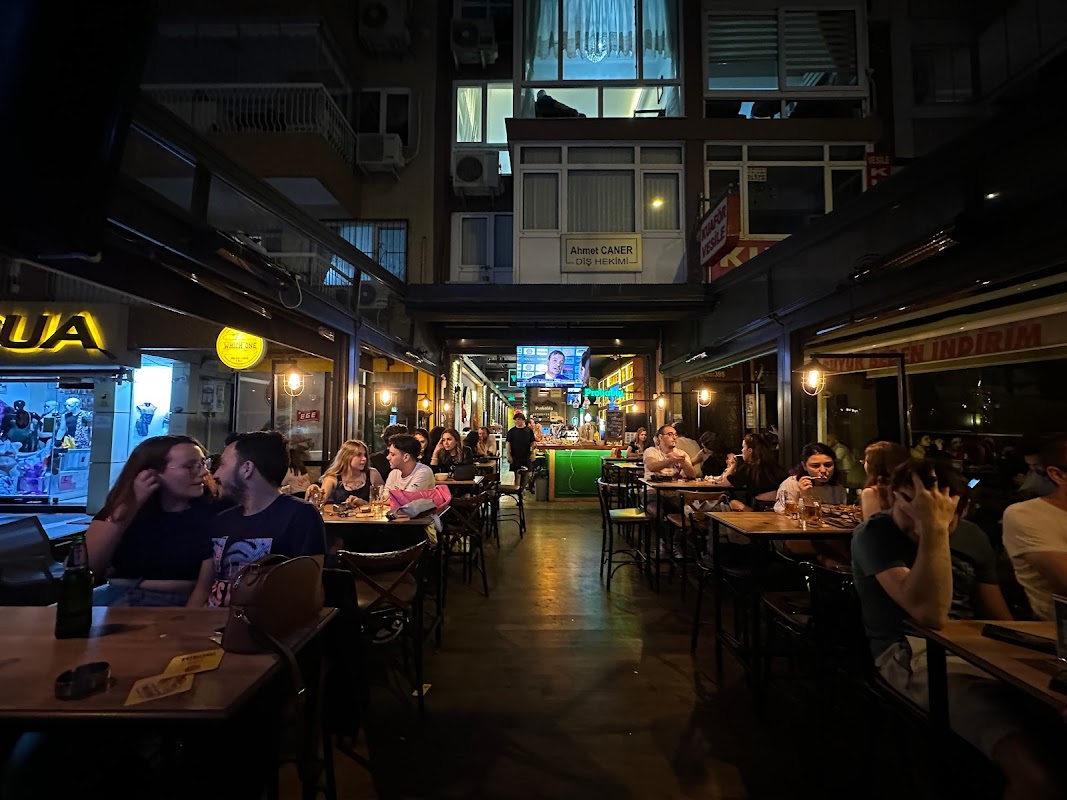 Bear and Beer Cafe Bistro - Karabağlar