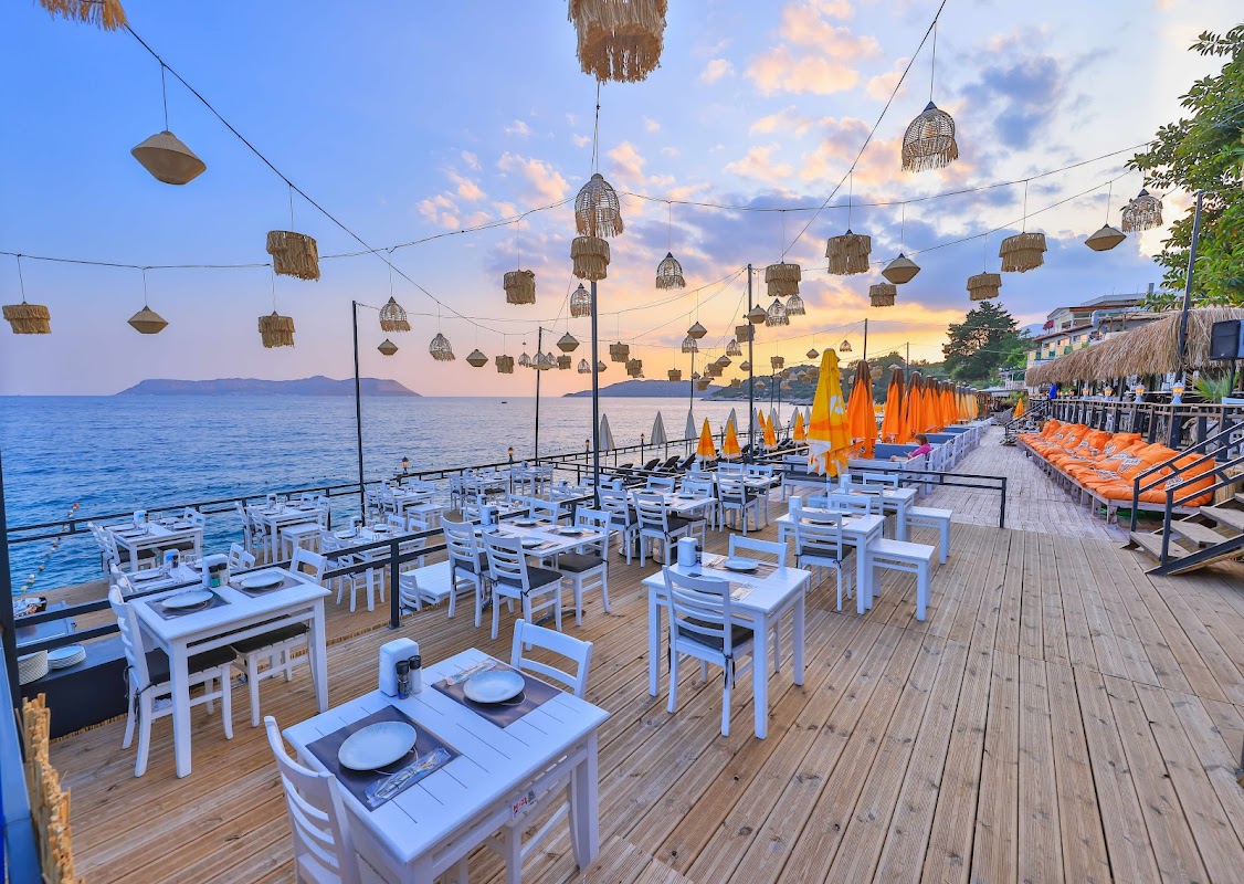 Mumi Restaurant & Ocakbaşı & Meyhane & Canlı Müzik & Eğlence - Kaş